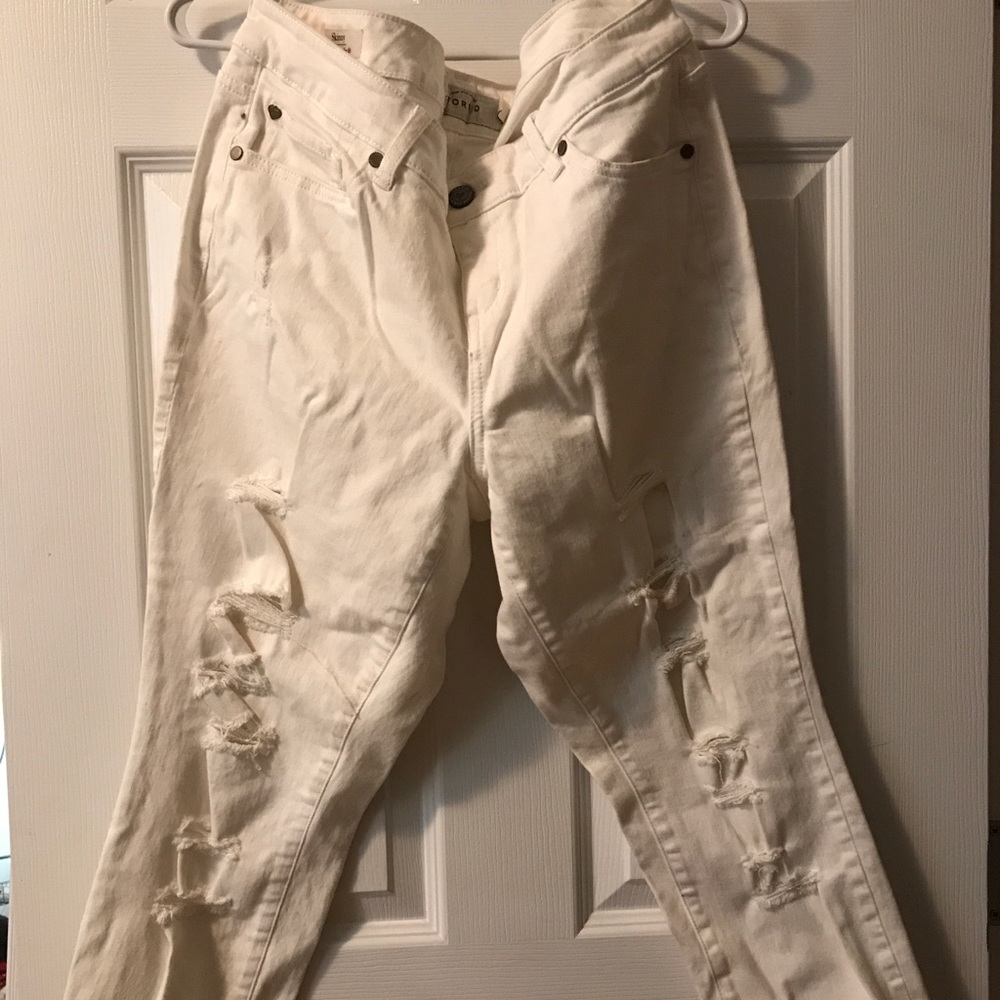 White ripped cropped jeans